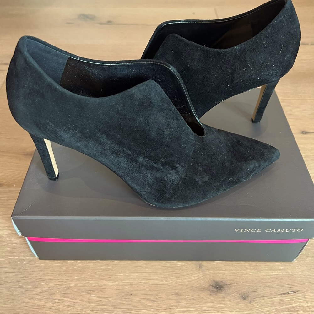 Vince Camuto Metseya Black Suede Pump SZ 9.5